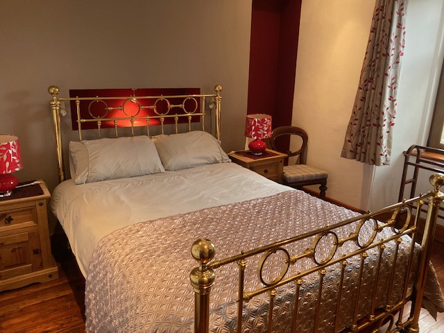 Brass king-size bed in Strathnaver Apartment